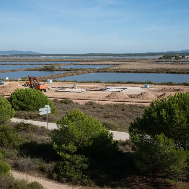 Omstreden bouwproject Salins d’Hyères opnieuw onderwerp van protest en juridisch bezwaar