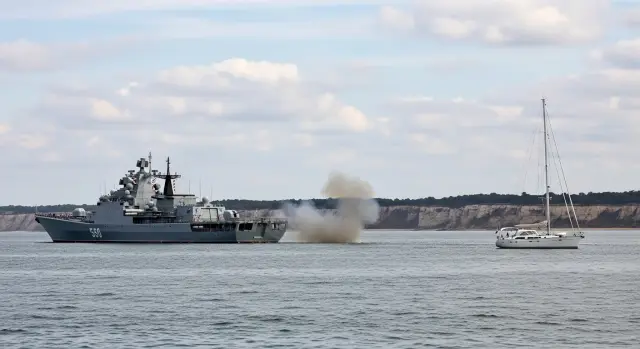 Russisch marineschip vuurt waarschuwingsschoten op jacht in het Kanaal nabij Frankrijk